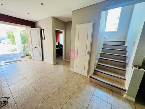 Casa En Venta En Bermudas, Pilar, G.b.a. Zona Norte