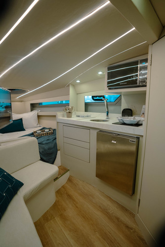 Lancha Azov Z380c Cabinada - 17 Pessoas - 2025 - 0km