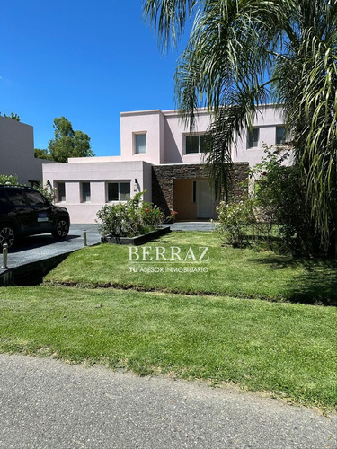 Casa Venta 4 Ambientes En Los Pilares Lote De 806,26 M2