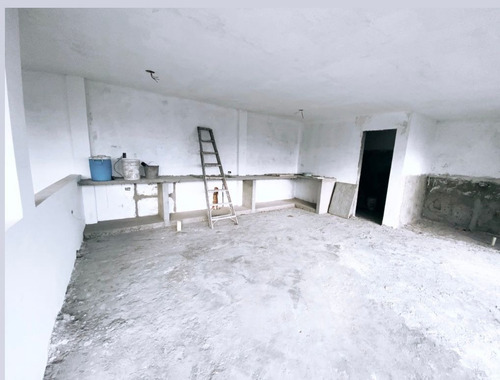 Imagen 14 de 15 de Venta De Casa Quinta, Sector Colinas De Pirineos. Adlz