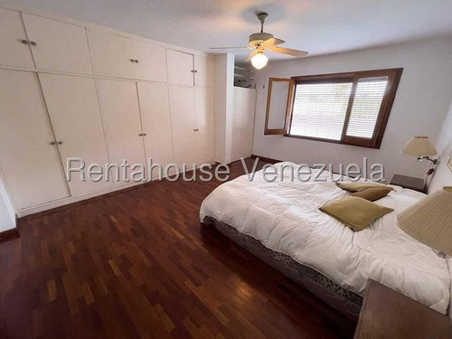 Agp Casa Con Cocina Moderna, Excelente Área De Reuniones, En Venta Ubicada En Calle Cerrada, En Alta Florida 25-11358 Ys