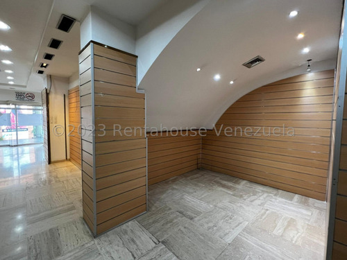 Ss: Vende Local Comercial 24-11677 En La Castellana De 113.64 M2