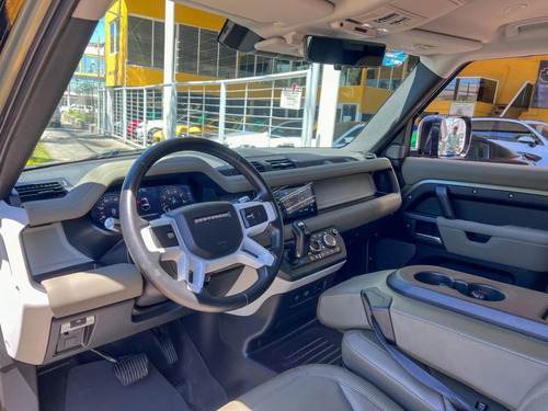 Land Rover Defender P400 2021