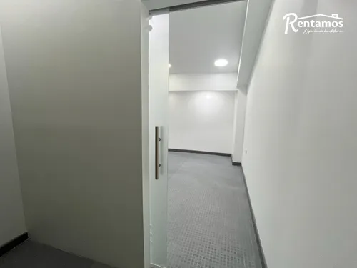 Local En Arriendo En Loma Del Escobero. Cod A9974