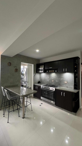 Apartamento En Venta En El Parral Res Omega (ac)