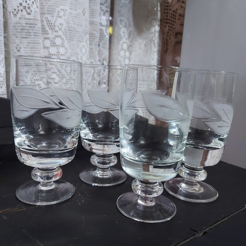Imagem 7 de 9 de Taça Cristal Lapidado Jateado Fundo Grosso Com 4