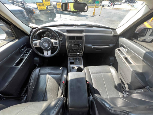 Imagen 9 de 15 de Jeep Cherokee Liberty Limited 4x4