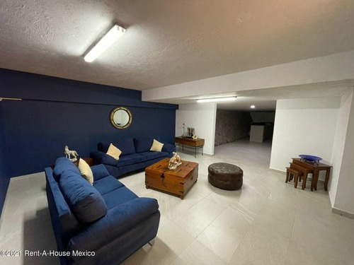 Imagen 6 de 8 de Vista Dorada - Casa Con Sótano Y Sala Doble Altura. Venta