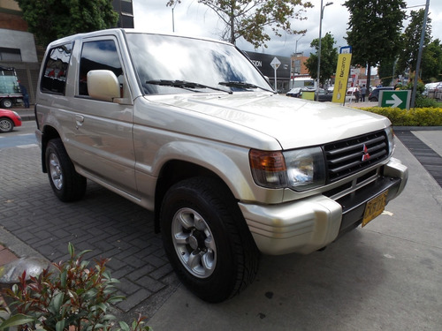 Mitsubishi Montero 2.4 V11 4x4 Mt