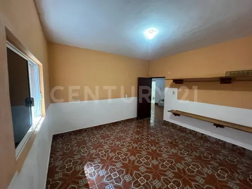 Amplia Casa De 3 Niveles Con Vistas Panorámicas En Lomas De Enmedio