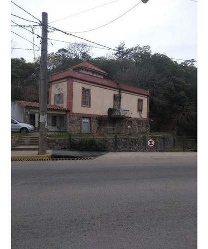 Imagen 2 de 13 de Importante Casona En Unquillo Centro S/ Av. S. Martin