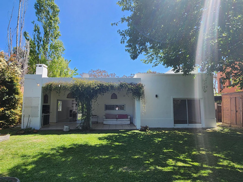 Casa En Venta En Las Liebres Con Excelente Jardín