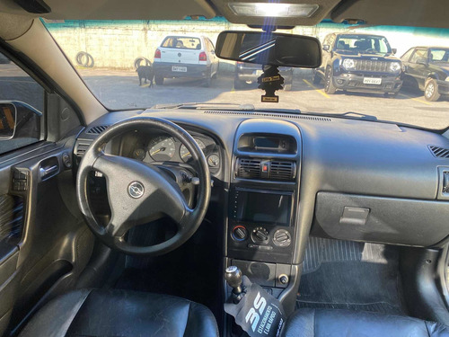 Imagem 8 de 15 de Chevrolet Astra 2005 2.0 Comfort Flex Power 5p