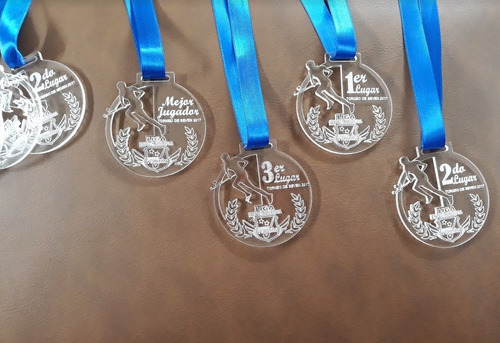 Imagen 5 de 5 de Paquete De 3 Medallas De Acrílico Con Grabado