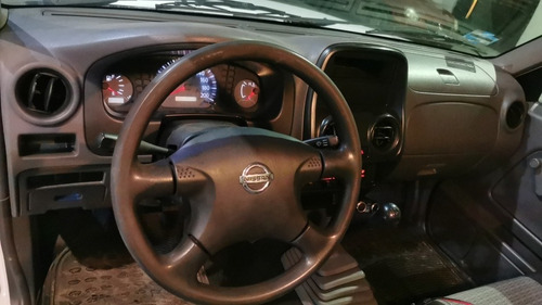 Imagen 2 de 6 de Nissan Np300 2014 2.4 Chasis Dh Mt