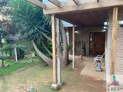 Casa De 122m2 + Quincho Y Piscina + Casa Huésped En 1800m2