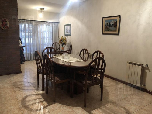 Imagen 4 de 17 de Muy Buena Casa En Banfield! Nuevas Condiciones!