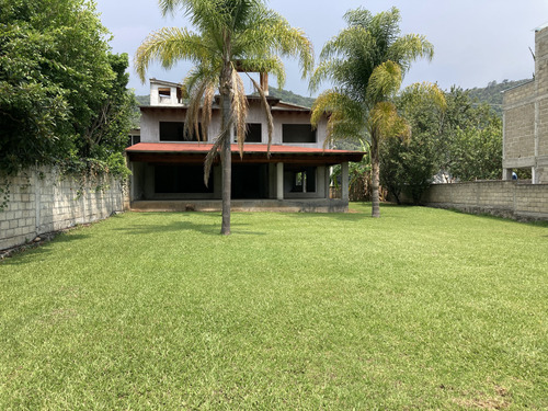 Casa En Obra, Con Excelente Jardin, El Arco, Valle De Bravo