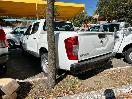 Nissan Np300 2.4 Doble Cabina Se Aa Pack Seg Mt