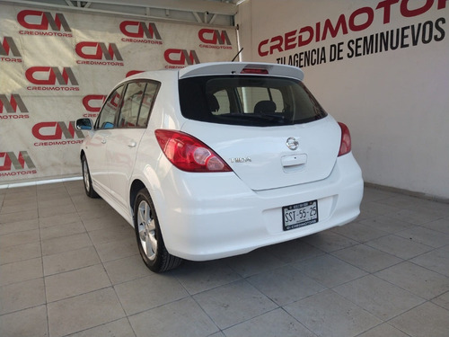 Imagen 3 de 11 de Nissan Tiida Hb Emotion Color Blanco 2011