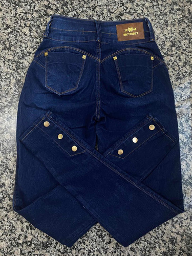 Imagem 4 de 4 de Calça Oxtreet Jeans Feminina C/ Bojo Modela Bumbum