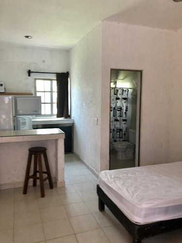 Edificio Con Locales Comerciales, Alberca Y Estudios En Playa Del Carmen P3265