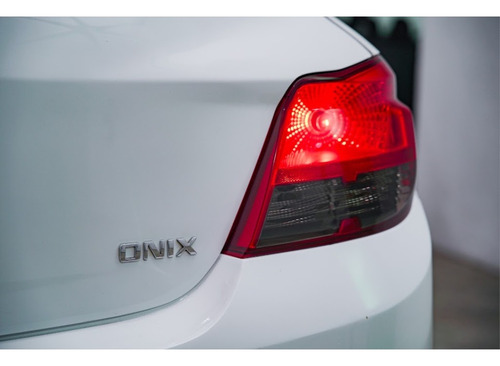 Chevrolet Onix 1.0 MPFI SELEÇÃO 8V FLEX 4P MANUAL