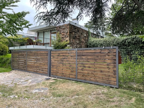 Excelente Oportunidad Para Desarrollo Inmobiliario, Playa Mansa, Punta Del Este.