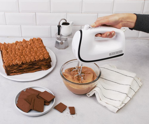Imagen 8 de 9 de Batidora de mano Black+Decker MX1002 blanca 220 V