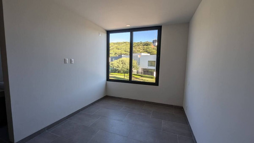 Hermosa Casa En Altozano, 4 Recámaras, 4 Baños Completos, Cto Servicio Con Baño