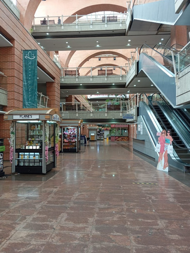 Local En Alquiler. Centro Comercial, Plaza Las Américas.