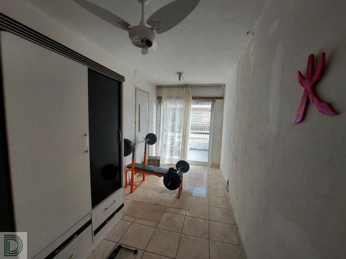 Imagem 10 de 11 de Sobrado Bem Localizado - 3 Dormitórios Amplo Living, Lavabo, Cozinha Grande, Ótimo Quintal. - Di30157