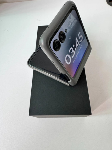 Motorola Razr 50 Gris Dual Sim 12gb + 512gb (Usado)