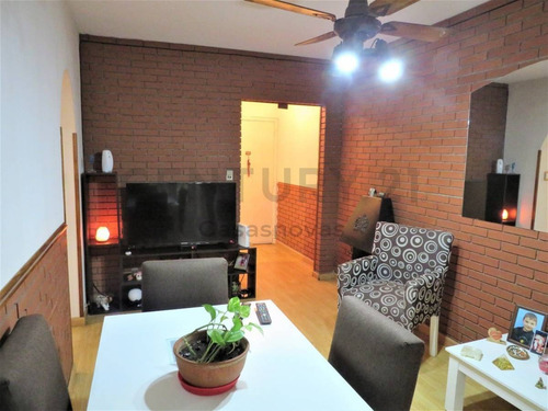 Imagen 3 de 21 de Departamento 4 Ambientes Al Frente Con Balcon 2° Por Escalera