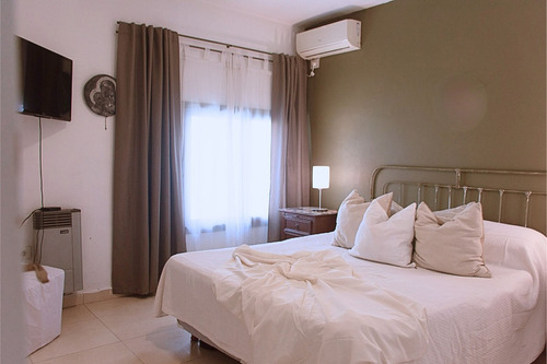 Casa En Planta Baja | 2 Dorm. | Pileta | Quincho | En Tejas 3