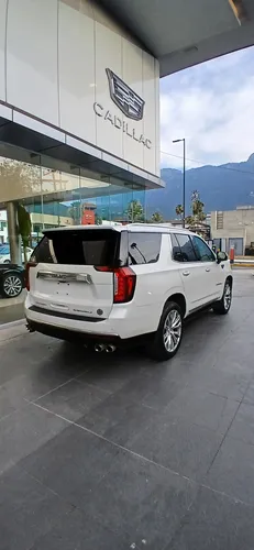 GMC Yukon DENALI 10 VEL AWD AT