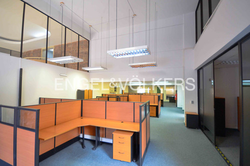 Oficina Planta Libre, Con Mobiliario, En 313 M2