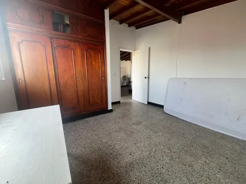 Se Vende Casa En Medellín Barrio Belén San Bernardo (a Unas Cuadras Del Aeroparque)