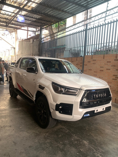 Imagen 2 de 7 de Toyota Hilux Gr