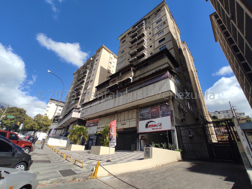 Excelente Y Amplio Galpón / Depósito En Venta El Marqués Caracas 23-23603