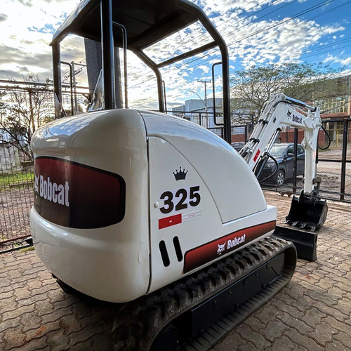 Mini Escavadeira Bobcat 325 - Ano 2011