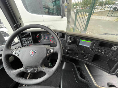 Imagem 14 de 15 de Scania R 440 6x2 2016 Streamline Highline G380 G420 R450 500