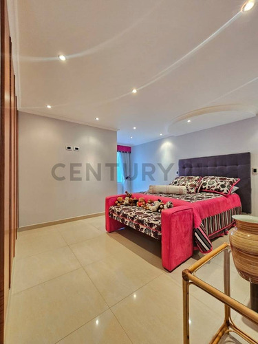 Casa En Venta Los Castores Totalmente Remodelada, Amoblada Acabados De Lujo.