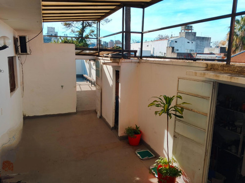 Ph En Venta - 5 Dormitorios 2 Baños - Santa Rita