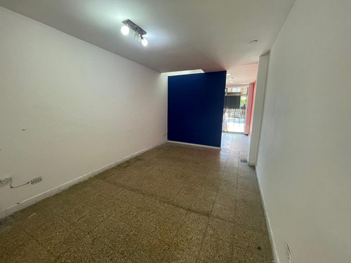 Imagen 4 de 8 de Local - Villa Luzuriaga