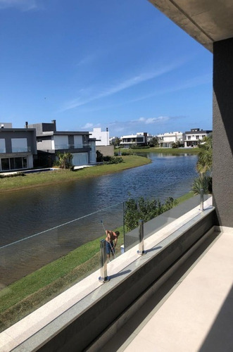Imagem 8 de 10 de Casa À Venda Em Xangri-lá - Ca01368 - 69415245