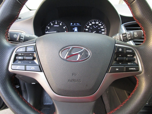 Imagen 6 de 15 de Hyundai Accent 5p Gls 1.6l,ta,a/ac.aut.,ve,piel,ra17
