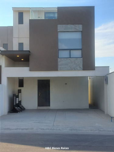 Casa De 3 Niveles Con Excelente Precio En Dominio Cumbres