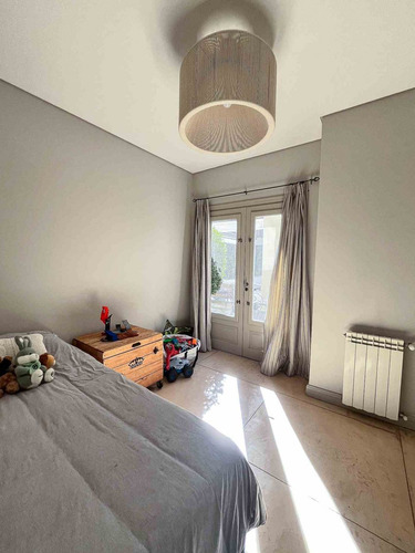 Casa En Venta En Barrio El Molino, Country Abril