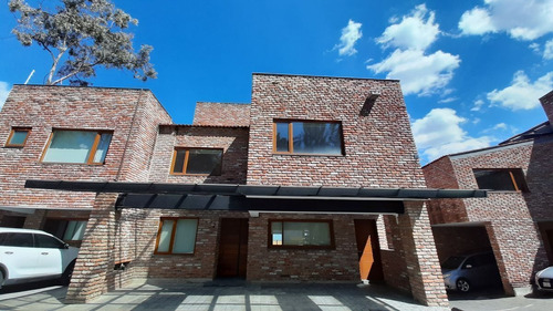 Imagen 2 de 30 de Hermosa Casa Con Jardin Y Roof En Paseo De Las Lomas!